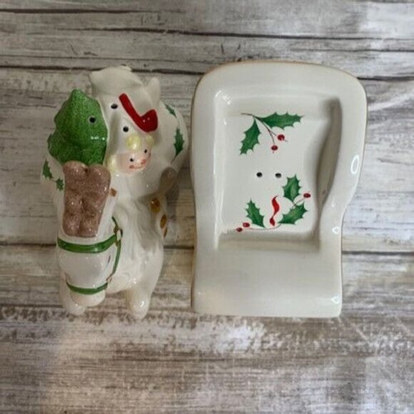 Vintage 2003 Lenox Holiday Reindeer & Sleigh Stackable Salt and Pepper Shakers - Picture 7 of 9